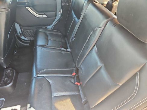 Used 2014 Jeep Wrangler Unlimited Sahara w/ Connectivity Group image 10