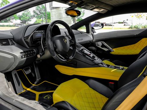 Used 2018 Lamborghini Aventador S AWD/4WD image 3