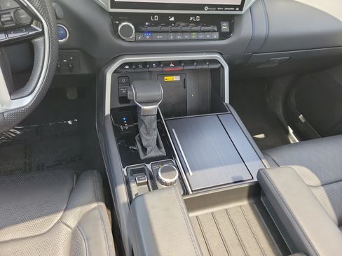Used 2024 Toyota Tundra Platinum AWD/4WD image 21