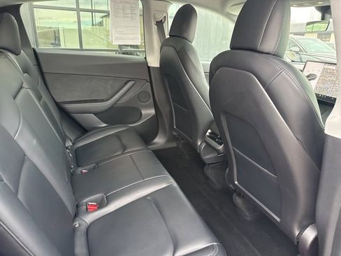 Used 2021 Tesla Model Y Long Range image 19