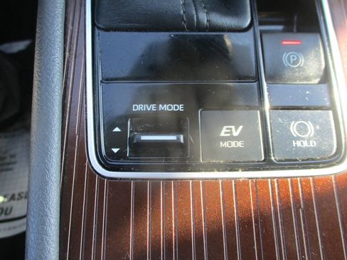 Used 2021 Toyota Sienna XLE image 12