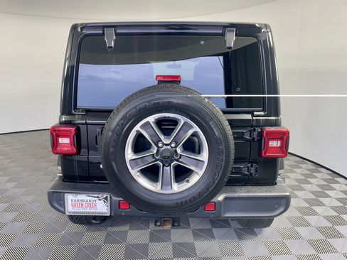 Used 2018 Jeep Wrangler Unlimited Sahara AWD/4WD image 4