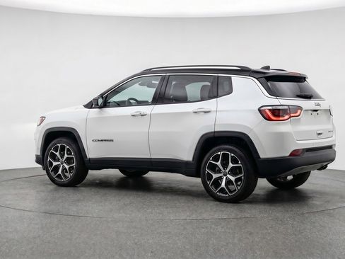 Used 2025 Jeep Compass Limited image 6