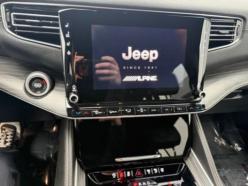 Used 2024 Jeep Wagoneer Series II w/ Convenience Group I AWD/4WD image 14