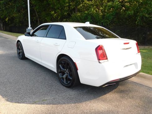 Used 2021 Chrysler 300 Touring w/ Sport Appearance Package RWD image 9