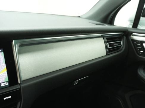 Certified 2026 Porsche Macan AWD/4WD image 38