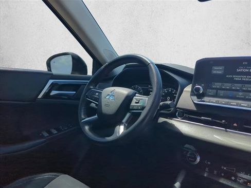 Used 2023 Mitsubishi Outlander SE AWD/4WD image 29