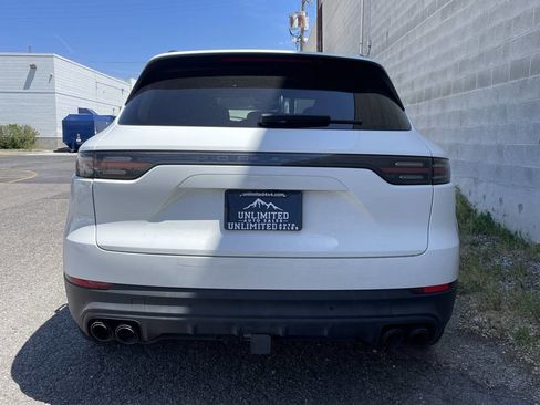 Used 2022 Porsche Cayenne AWD/4WD image 4