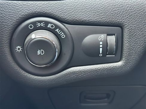 Used 2022 Jeep Cherokee Latitude image 21