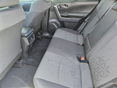 Used 2021 Toyota RAV4 XLE image 22