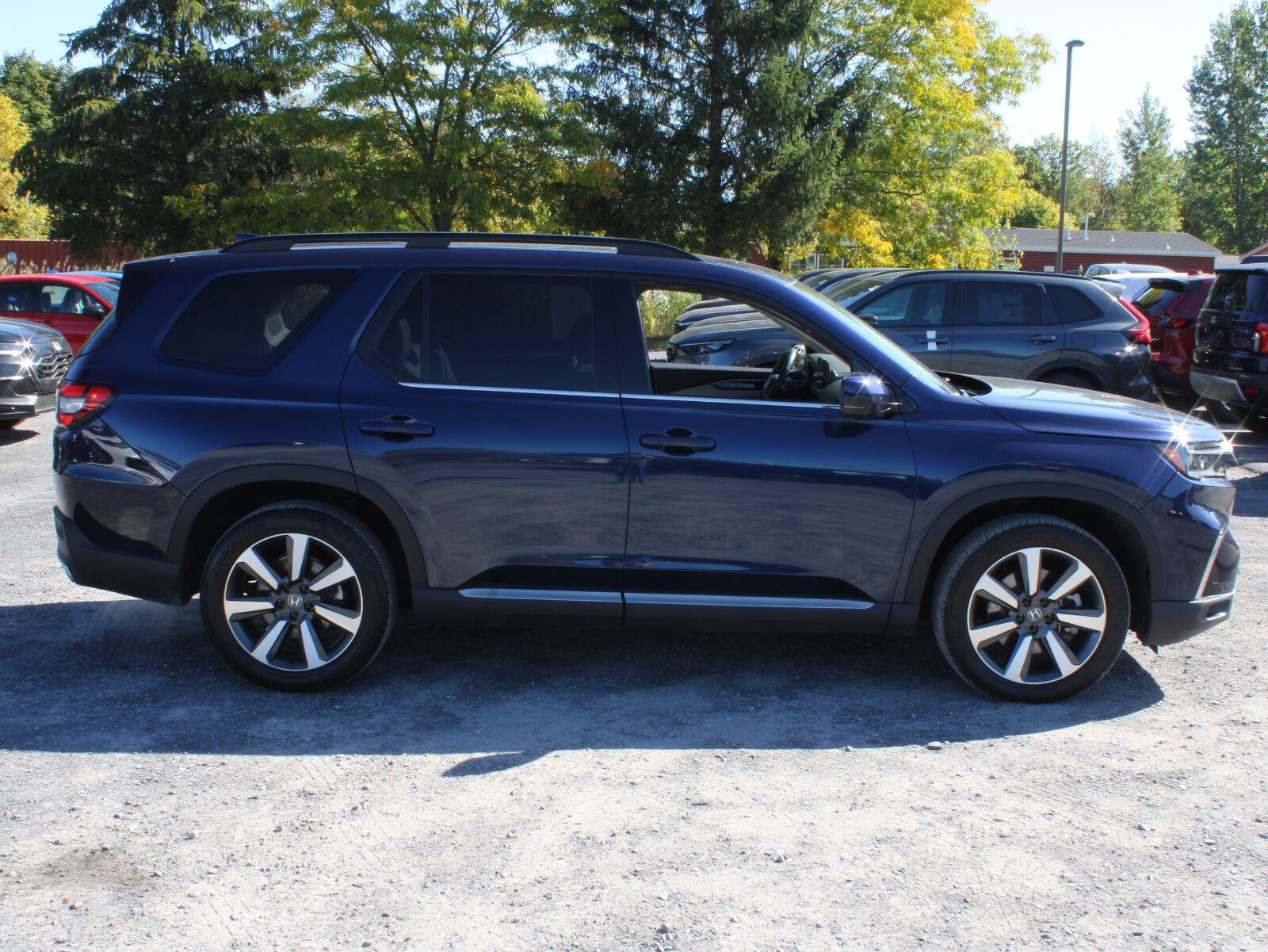 Certified 2024 Honda Pilot Touring image 4