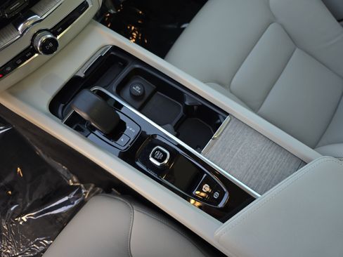 Used 2023 Volvo XC60 B5 Plus w/ Climate Package image 25