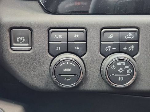 Used 2022 Chevrolet Silverado 1500 LTZ w/ Z71 Off-Road Package AWD/4WD image 20