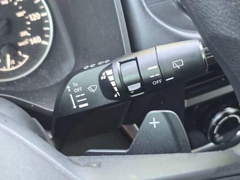Used 2025 Nissan Rogue S AWD/4WD image 23