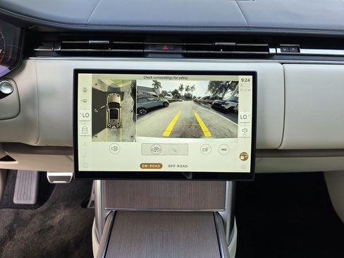 Certified 2025 Land Rover Range Rover Autobiography AWD/4WD image 22