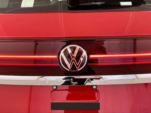 Used 2024 Volkswagen Atlas SE image 24
