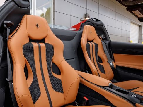 Used 2023 Ferrari 812 GTS RWD image 15