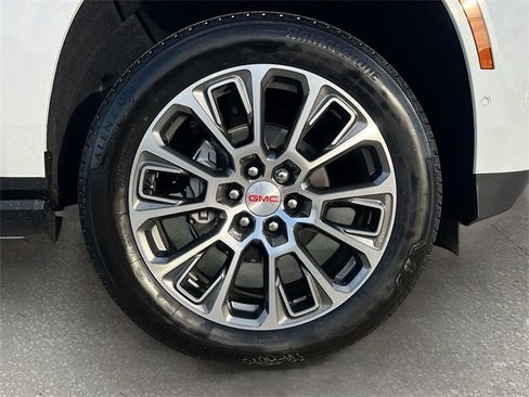 New 2026 GMC Yukon XL Denali w/ Denali Reserve Package image 19