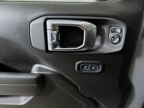 Used 2023 Jeep Wrangler Willys image 17