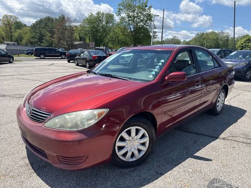 Used 2005 Toyota Camry XLE FWD image 3