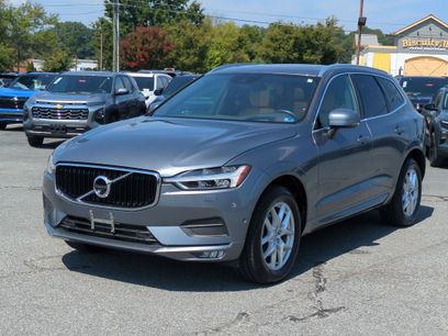 Used 2019 Volvo XC60 T5 Momentum w/ Multimedia Package