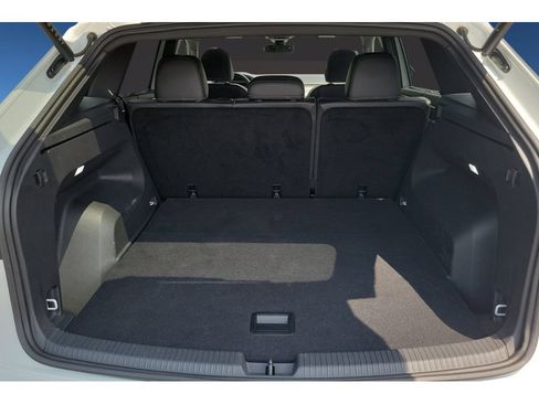 Used 2024 Volkswagen Atlas Cross Sport SE FWD image 33