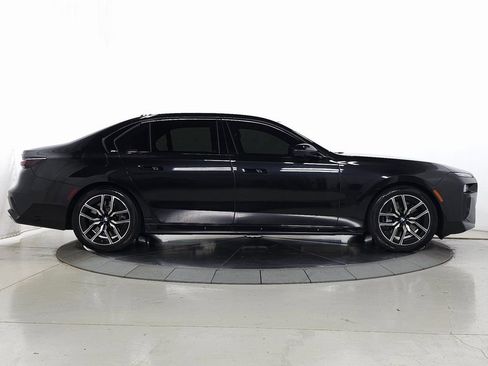 Used 2025 BMW 760i xDrive w/ Executive Package AWD/4WD image 13