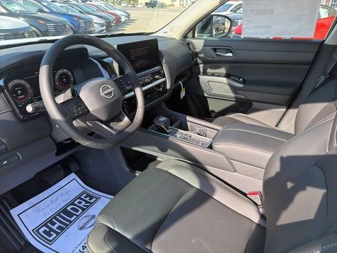 New 2026 Nissan Pathfinder SL w/ SL Premium Package FWD image 10