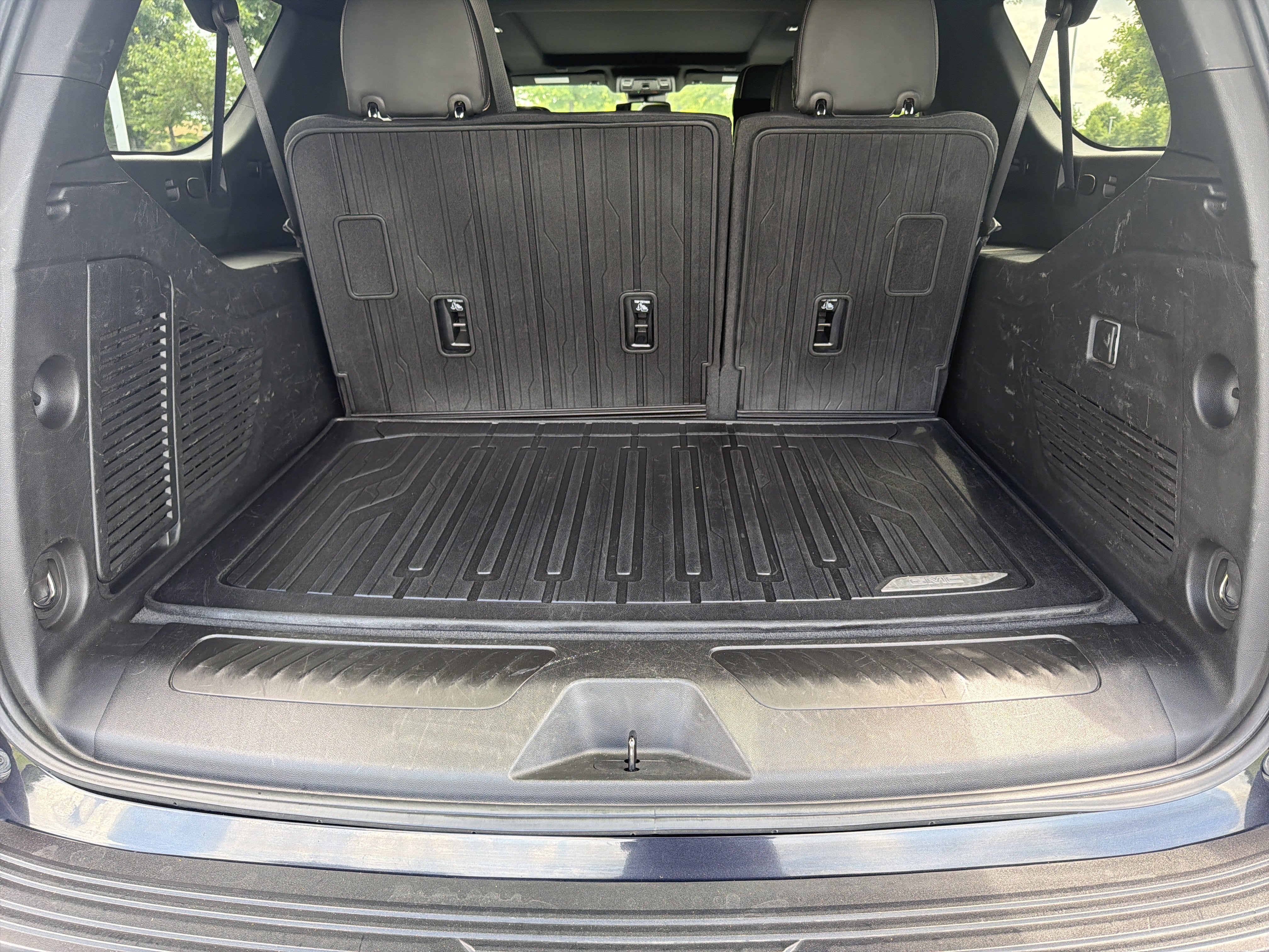 Used 2023 GMC Yukon XL SLT AWD/4WD image 30