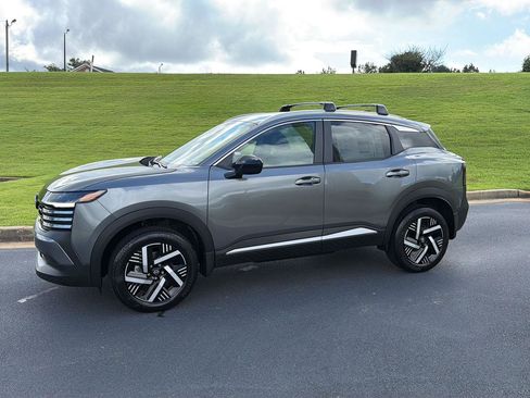 New 2026 Nissan Kicks SV w/ Cold Weather Package FWD image 3
