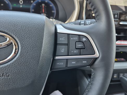 Certified 2026 Toyota Highlander Limited AWD/4WD image 14