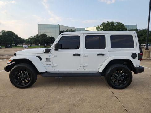 Used 2024 Jeep Wrangler Unlimited Sahara AWD/4WD image 3