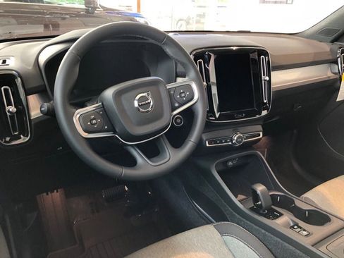 Used 2025 Volvo XC40 B5 Core w/ Protection Package Premier image 12