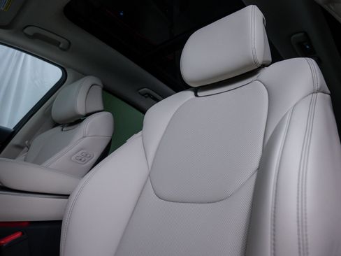 Used 2026 Genesis GV70 2.5T Select image 19