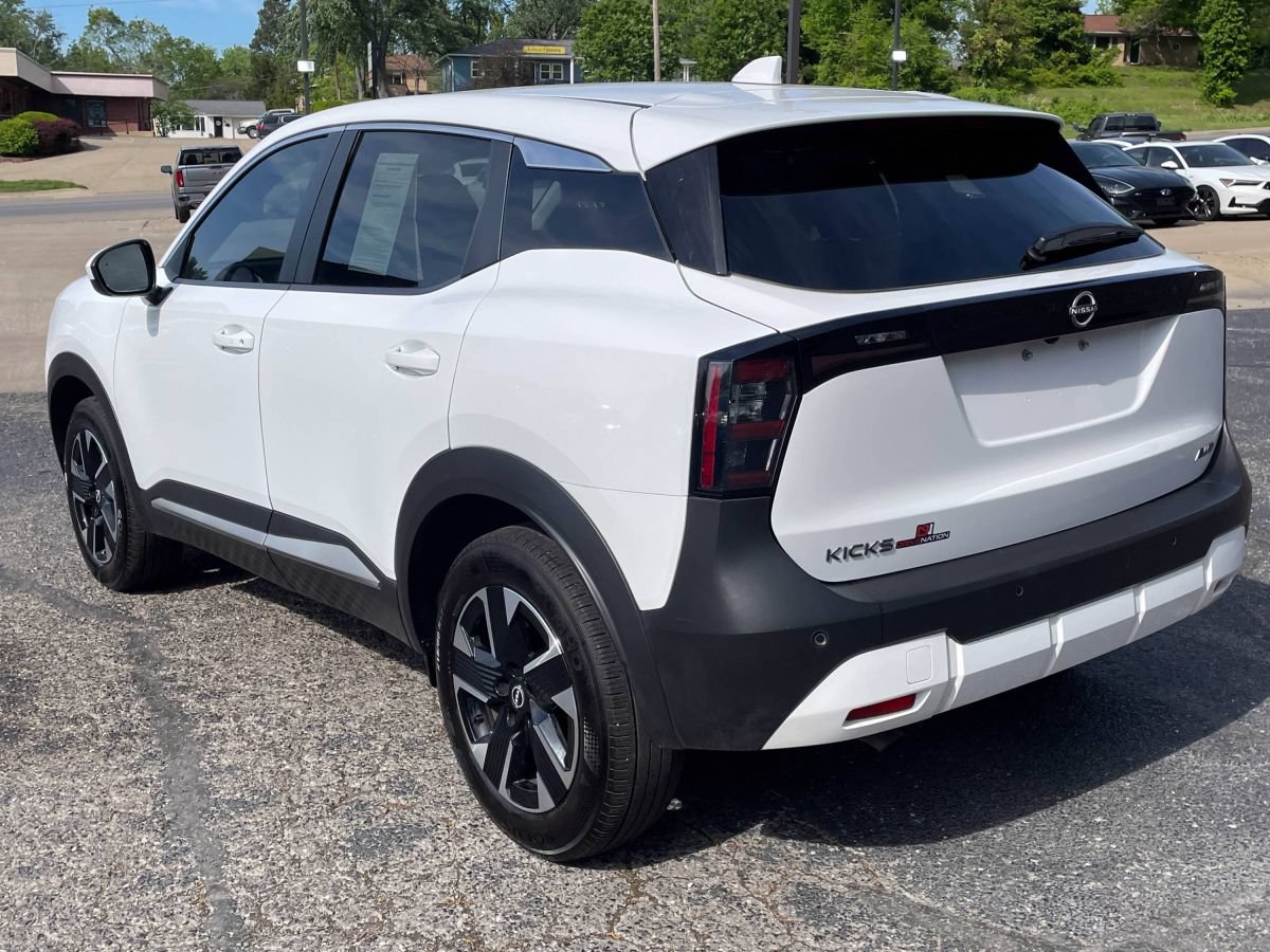 Used 2025 Nissan Kicks SV AWD/4WD image 5