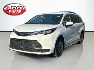 Used 2024 Toyota Sienna LE video 1