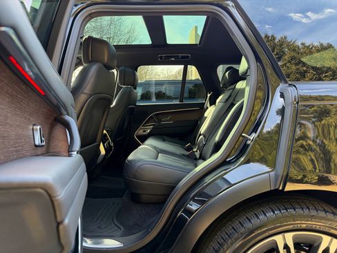 Used 2023 Land Rover Range Rover SE image 18