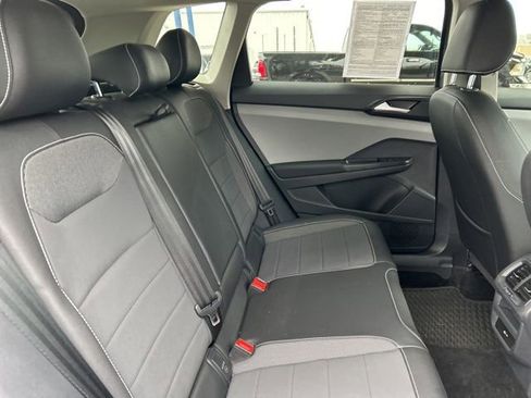 Used 2023 Volkswagen Taos SE image 33