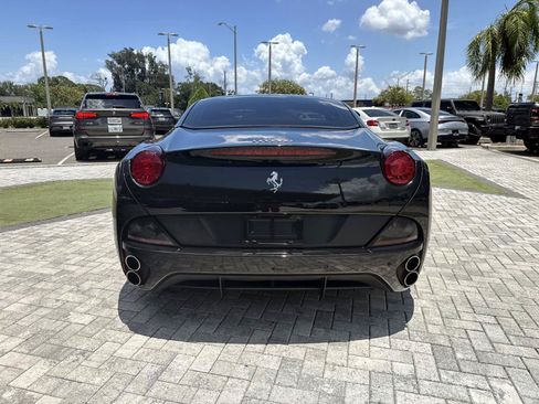 Used 2014 Ferrari California RWD image 9