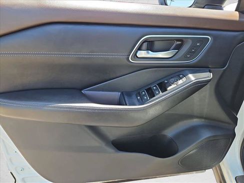 Used 2023 Nissan Rogue Platinum w/ Platinum Premium Package FWD image 11