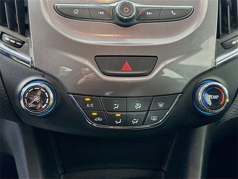 Used 2018 Chevrolet Cruze LT image 15