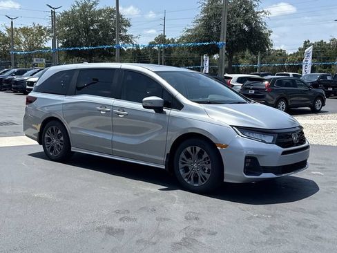 New 2026 Honda Odyssey Touring image 4