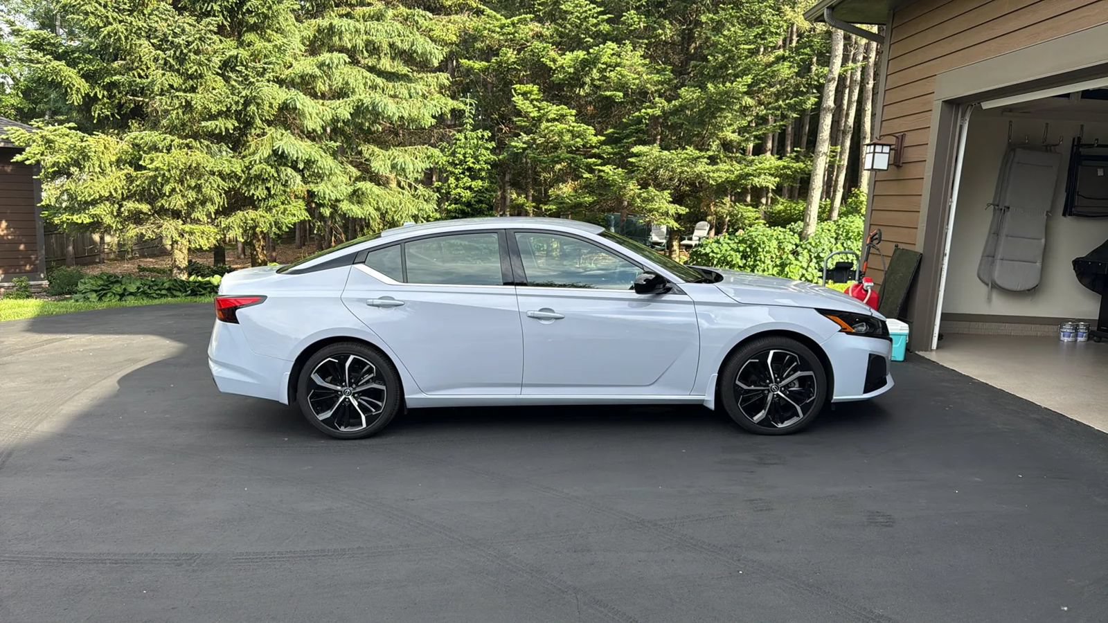 Used 2025 Nissan Altima 2.5 SR FWD image 8