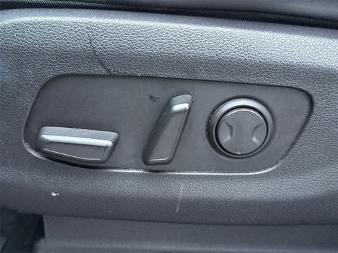 Used 2022 Kia Carnival LX image 20