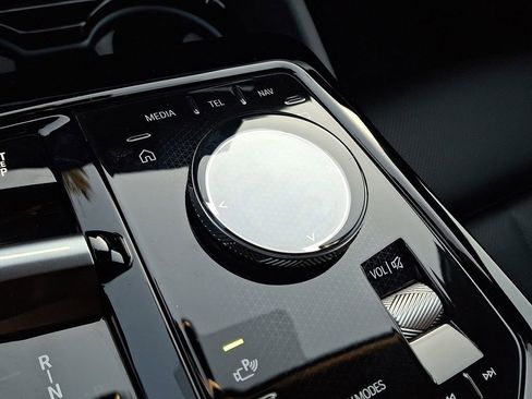 Used 2025 BMW 530i xDrive image 25