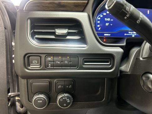 Used 2023 Chevrolet Suburban Premier RWD image 19
