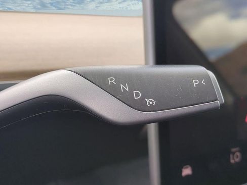 Used 2022 Tesla Model Y Long Range AWD/4WD image 10