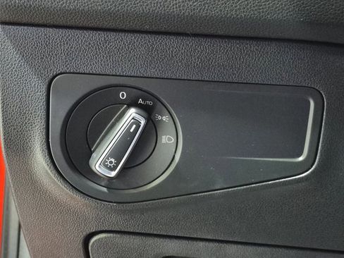 Used 2018 Volkswagen Tiguan SE FWD image 9