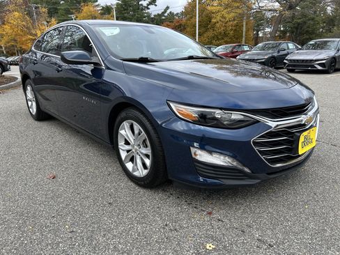 Used 2022 Chevrolet Malibu LT image 2