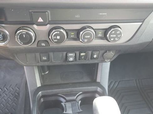 Used 2019 Toyota Tacoma TRD Sport image 22